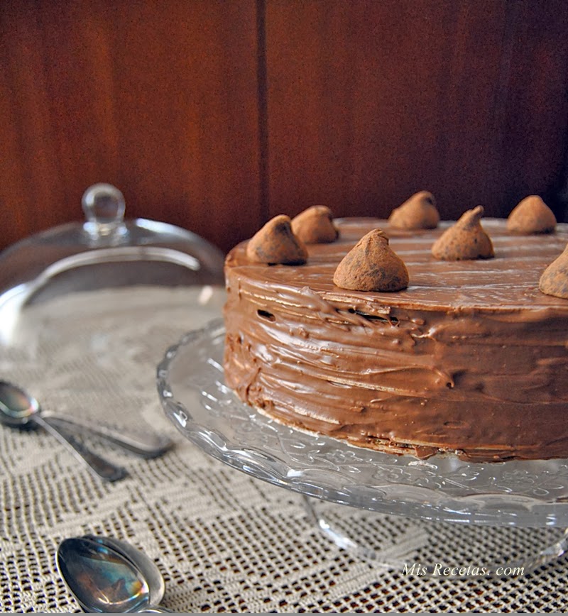 "Bonesitos" cake with chocolate truffles